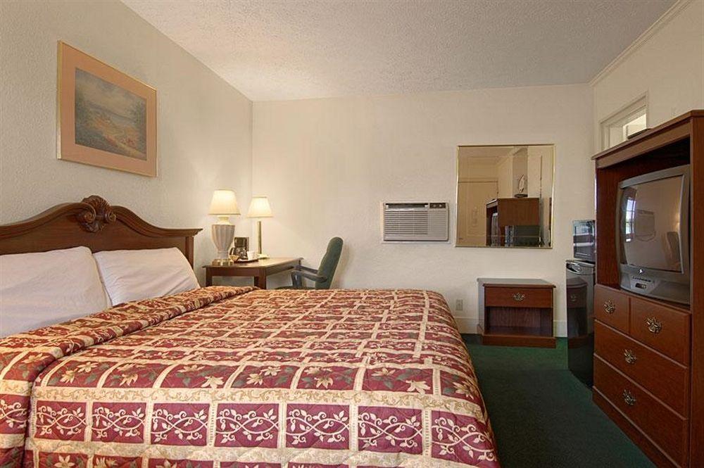 Americas Best Value Inn Suites South Boston Room photo